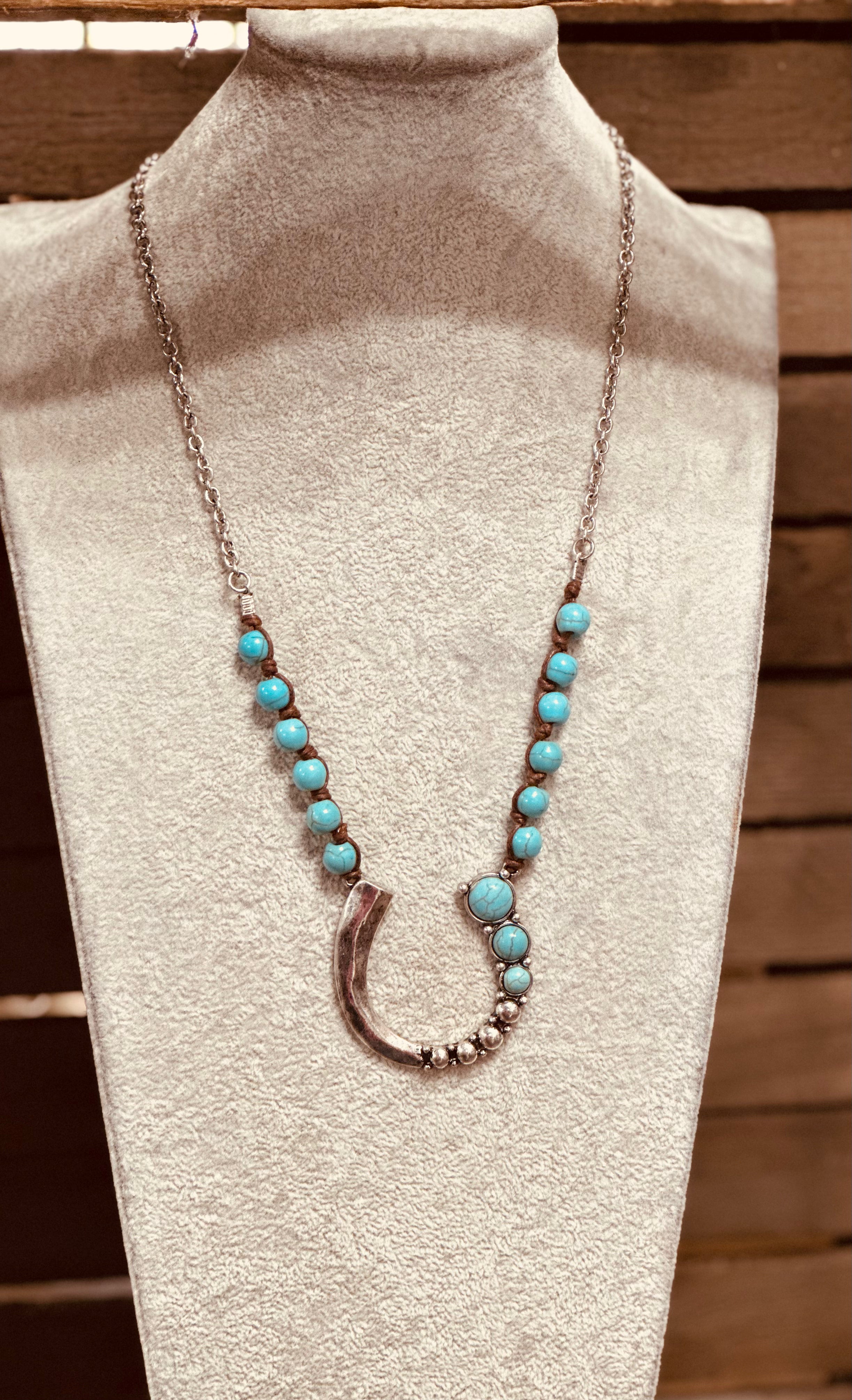 Horseshoe Necklace Set