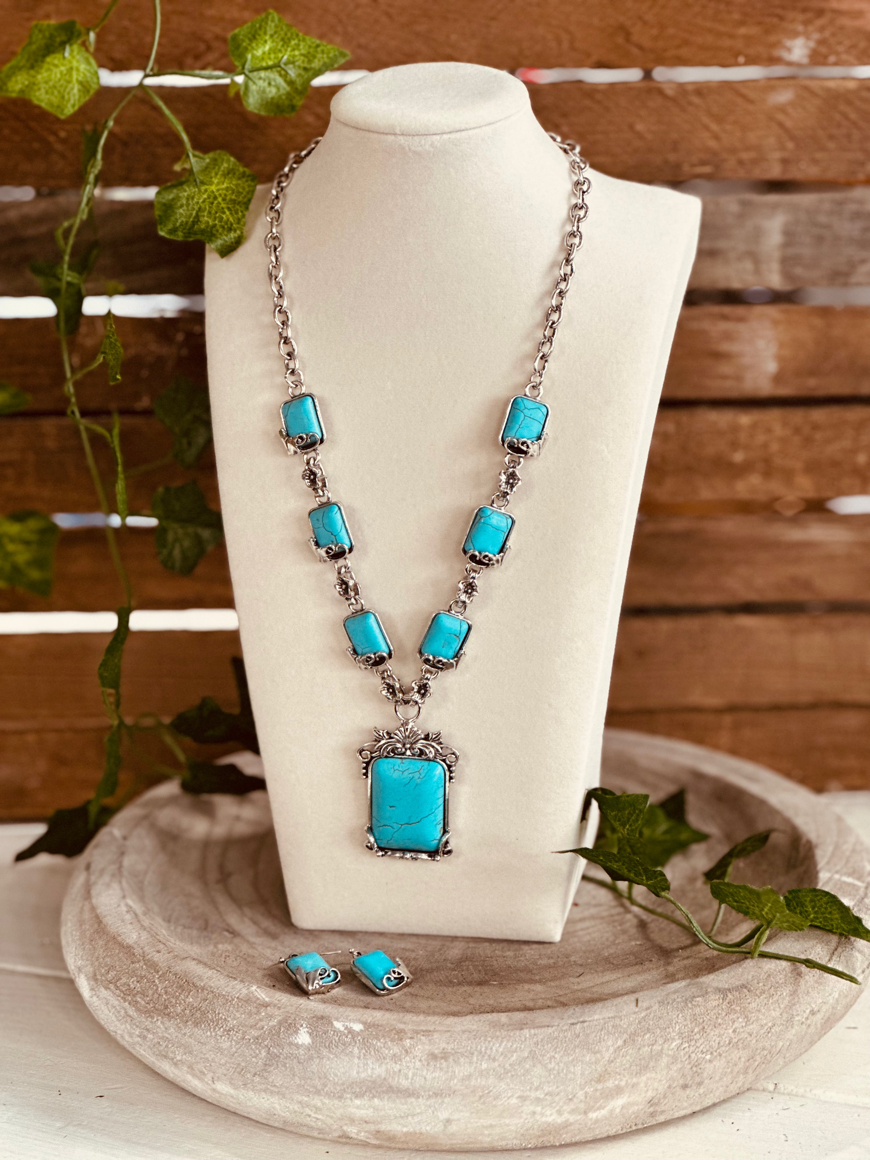 Lindie Necklace Set