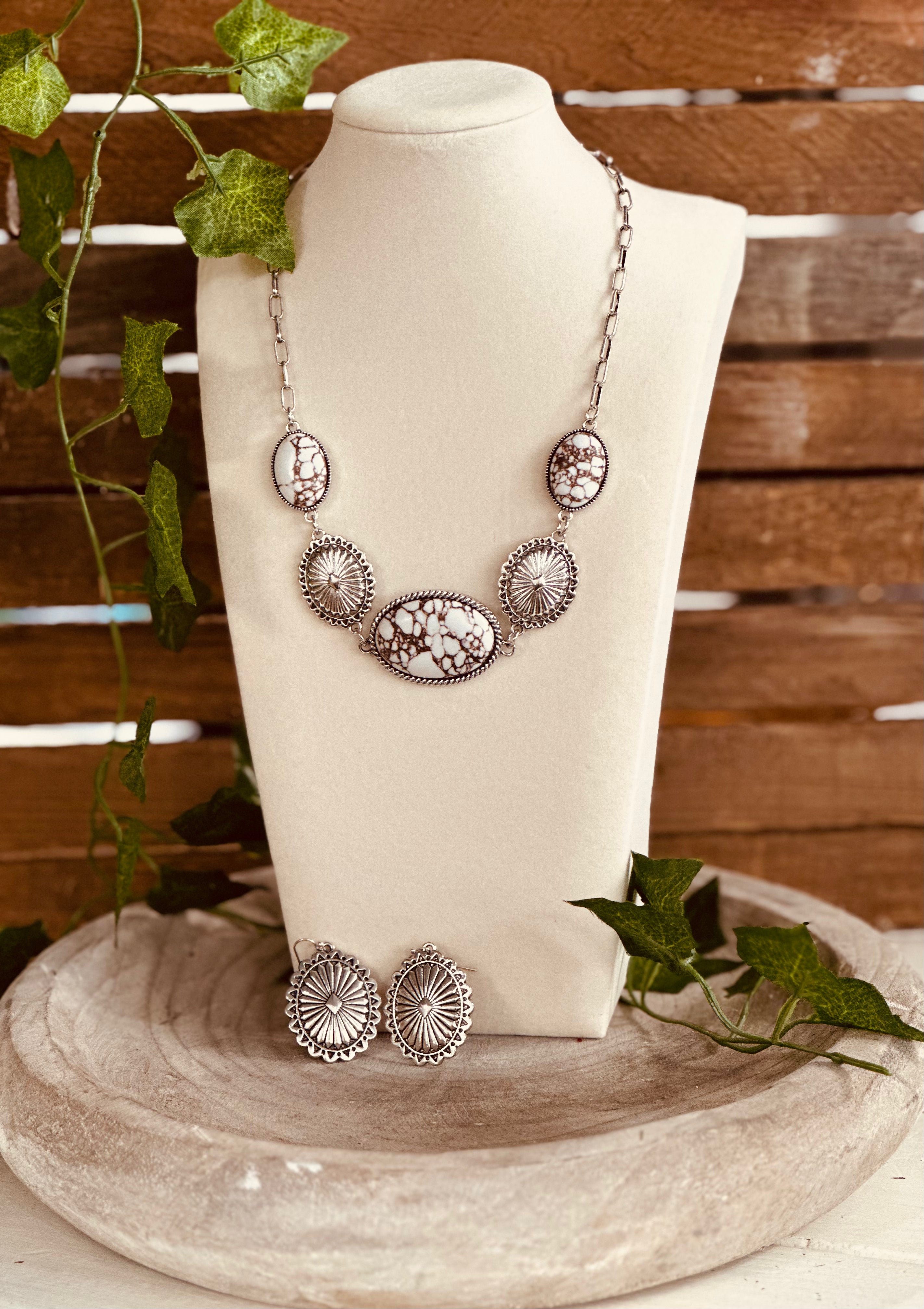 Misti Necklace Set