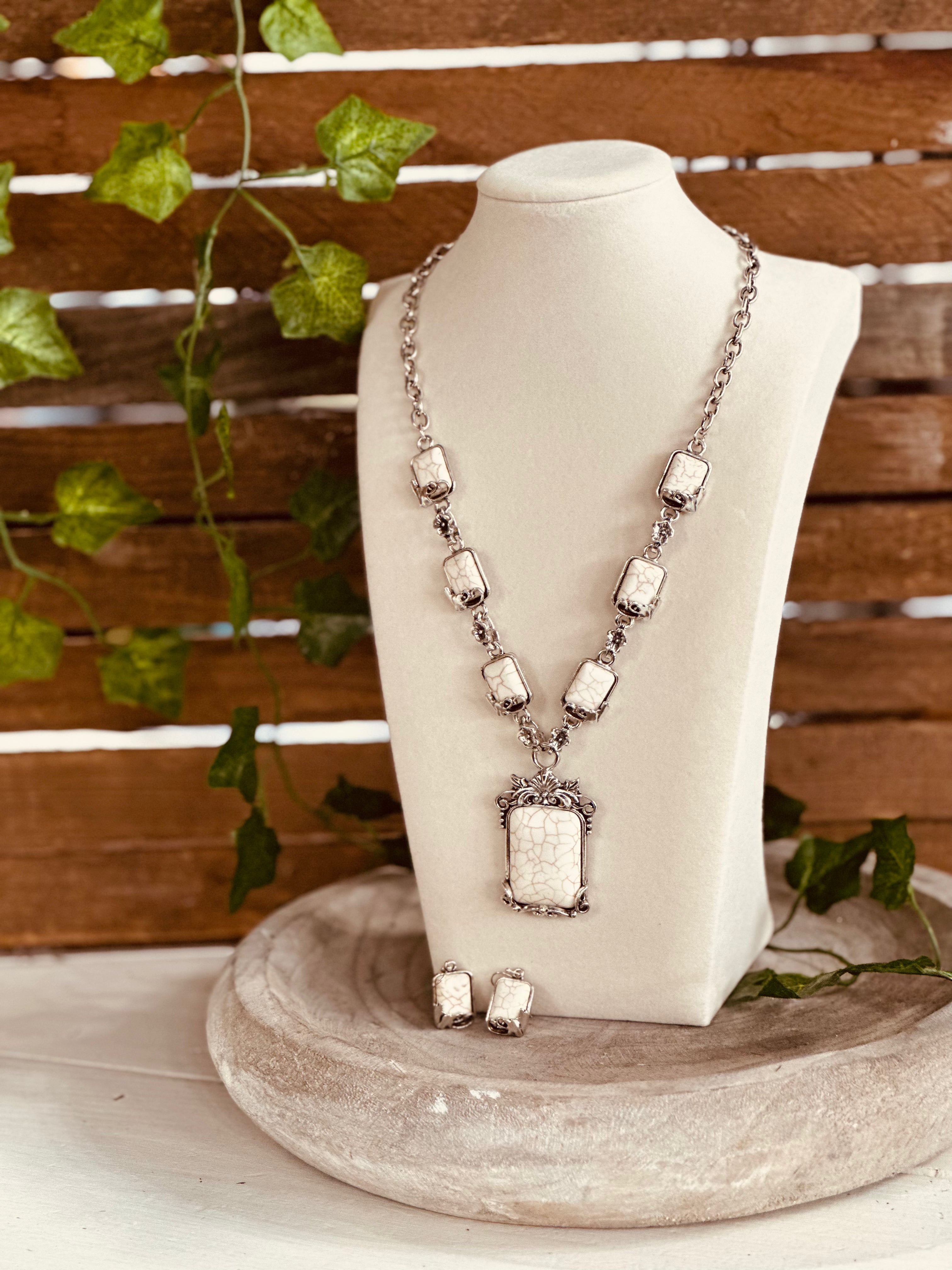 Lindie Necklace Set